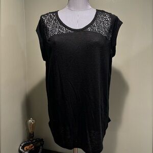 Old Navy Ladies Black Shortsleeve Top.  Size Large